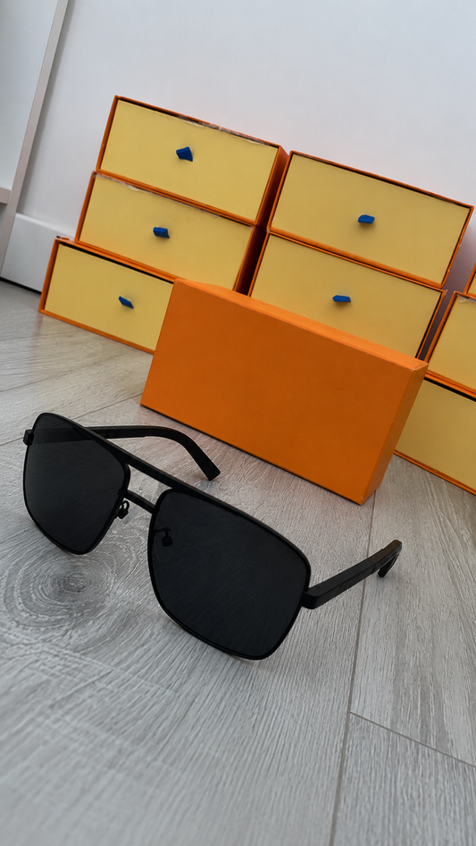 VTN ATTITUDE GLASSES - IN HAND